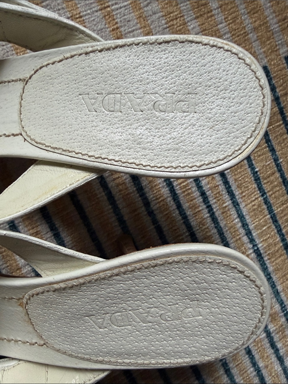 Prada leather thong buckle sandal - Picture 2 of 6
